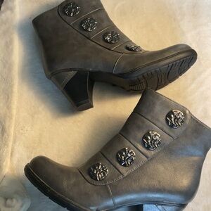 Charcoal Boots with Metallic Accents Sherpa lined